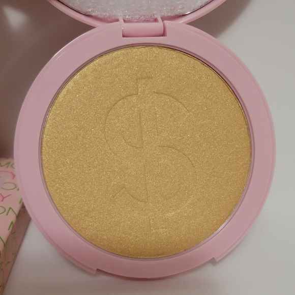Kylie Jenner Cosmetics Pressed Body Glow Highlighter - Picture 4 of 6